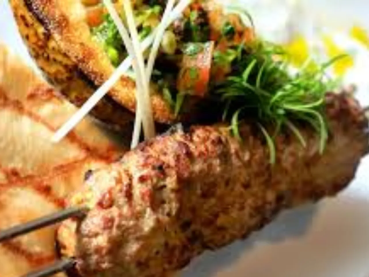 3 Lamm Seekh Kebab mit Minze-Joghurt